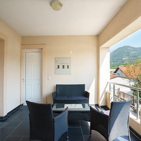 Apartments Lora บาร์ ภายนอก รูปภาพ