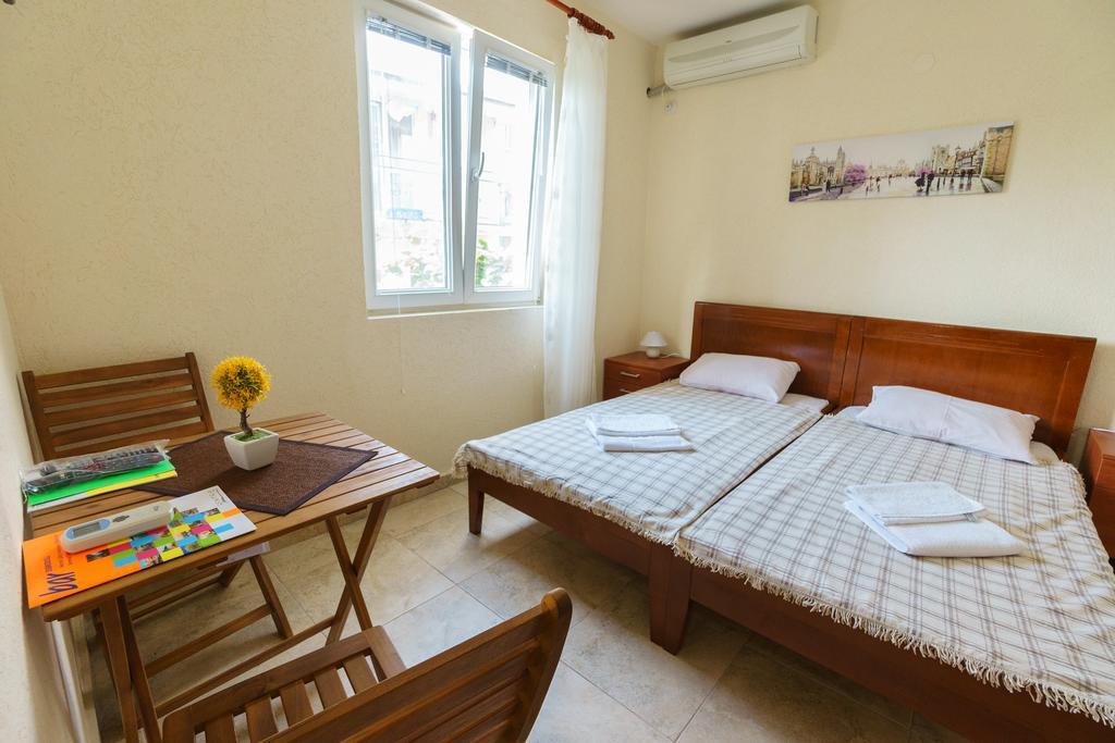 Apartments Lora บาร์ ภายนอก รูปภาพ