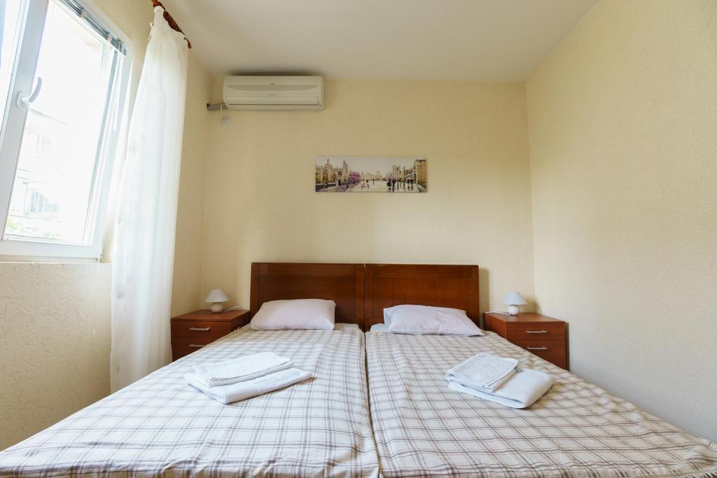 Apartments Lora บาร์ ภายนอก รูปภาพ