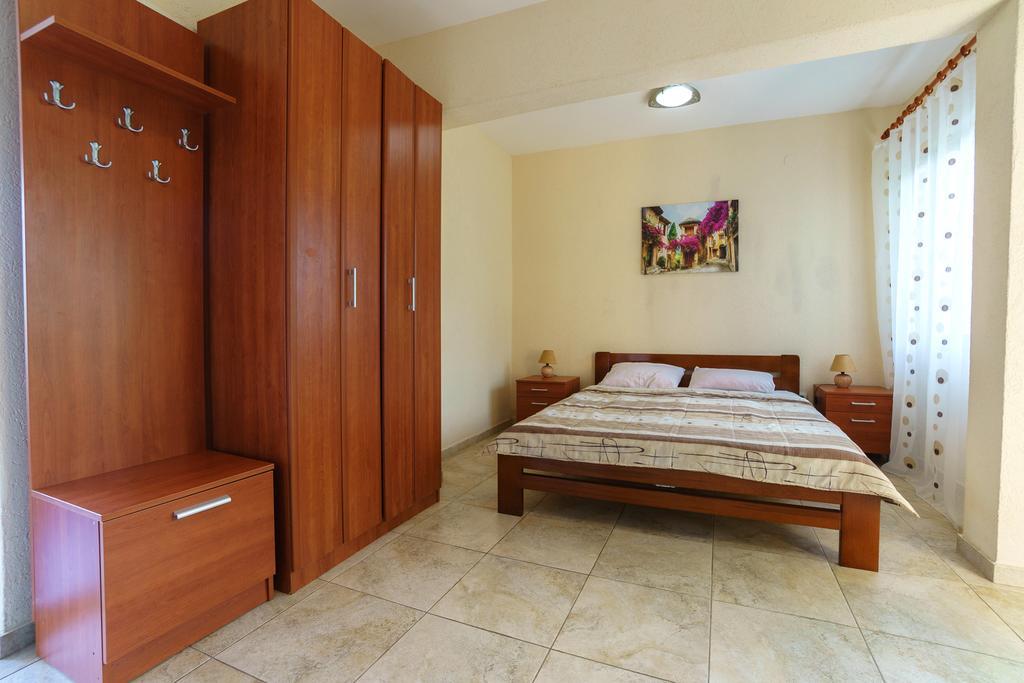 Apartments Lora บาร์ ภายนอก รูปภาพ