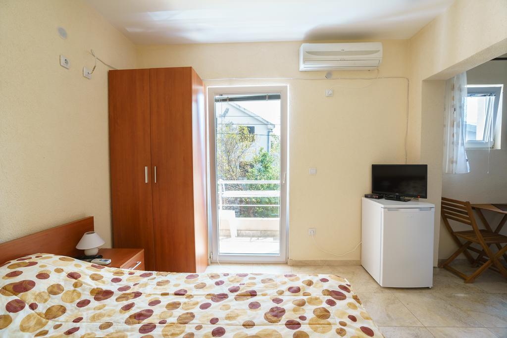 Apartments Lora บาร์ ภายนอก รูปภาพ