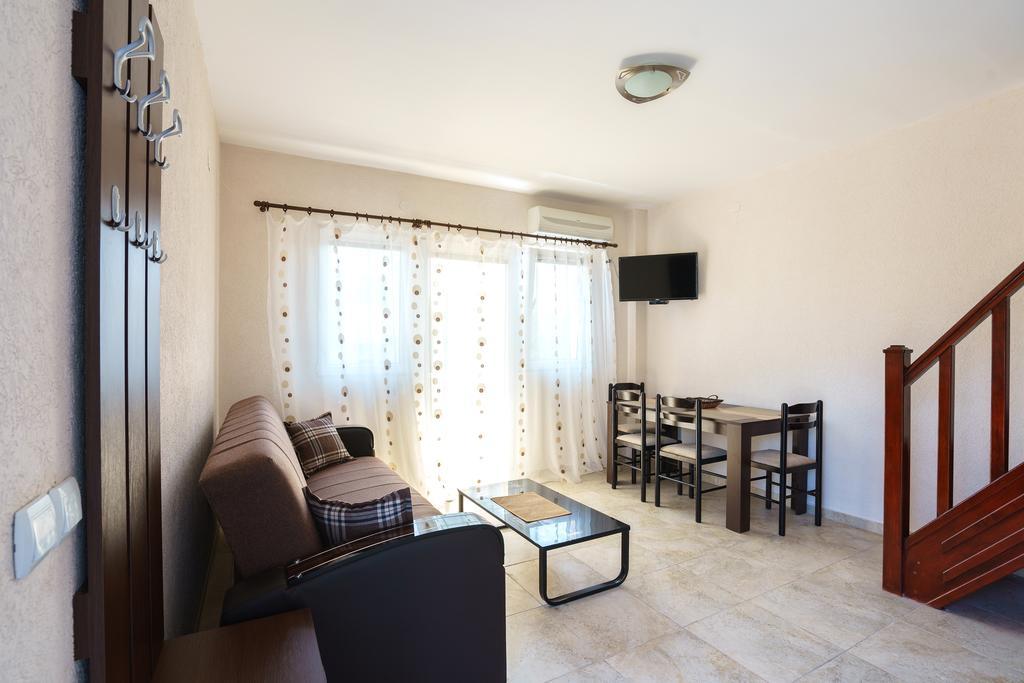 Apartments Lora บาร์ ภายนอก รูปภาพ