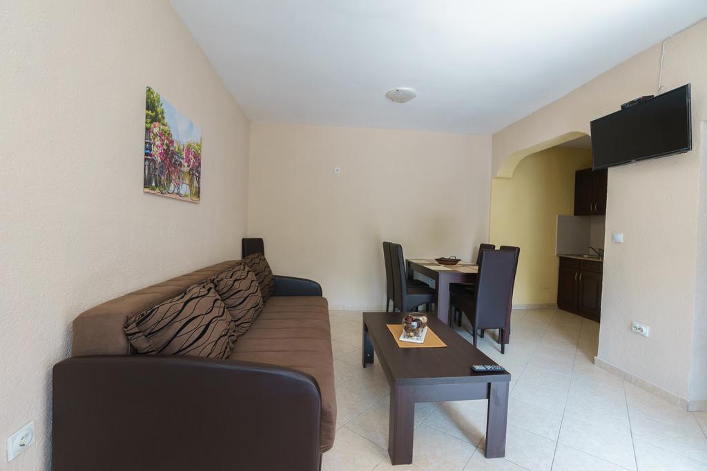 Apartments Lora บาร์ ภายนอก รูปภาพ