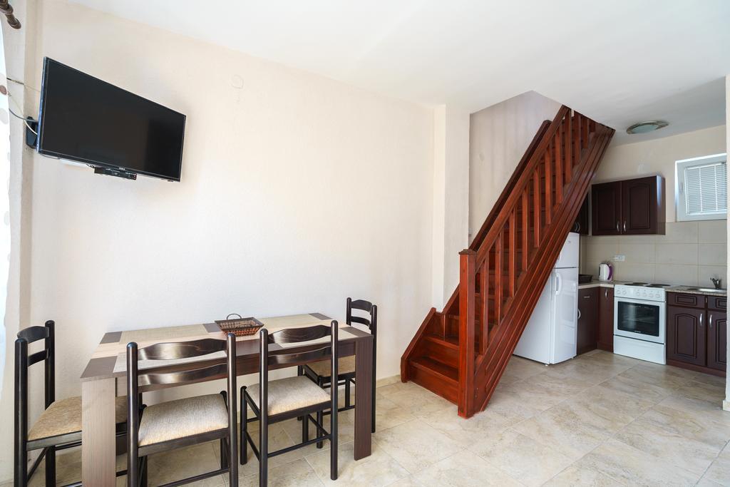 Apartments Lora บาร์ ภายนอก รูปภาพ
