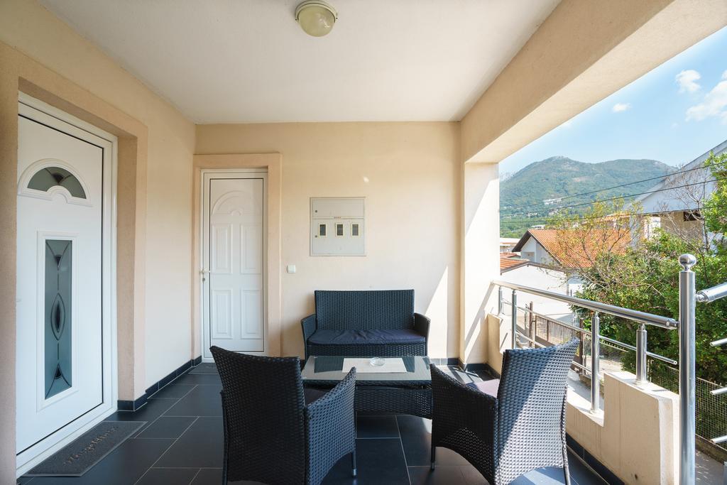 Apartments Lora บาร์ ภายนอก รูปภาพ
